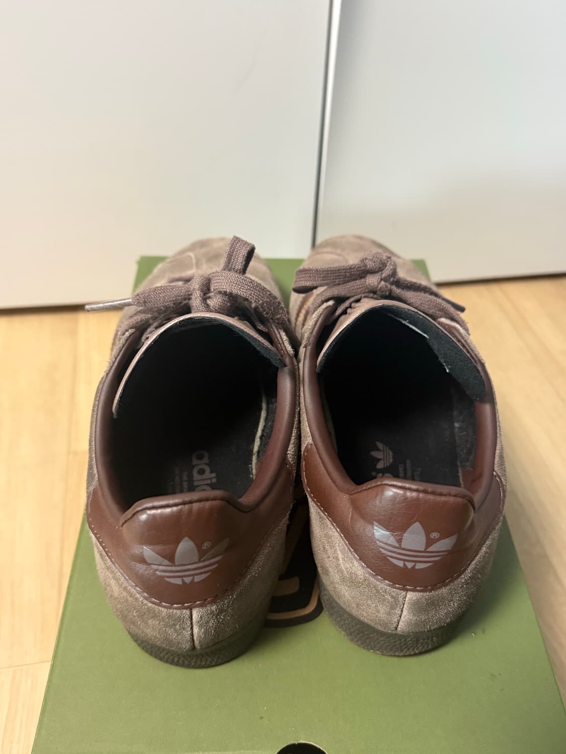 아디다스 가젤 어스 스트라타 브라운 검 상품이미지4