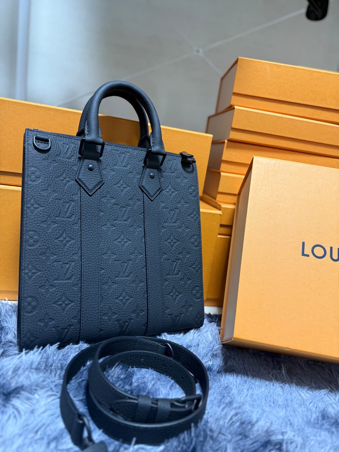 [새상품]루이비통 토뤼옹 레더 크로스 바디백 상품이미지1