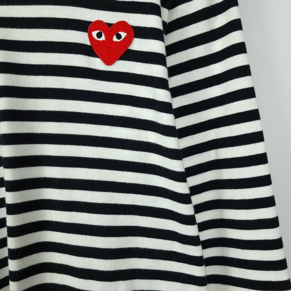 [꼼데가르송] 레드 와펜 스트라이프 롱슬리브 긴팔티 P01608 상품이미지7