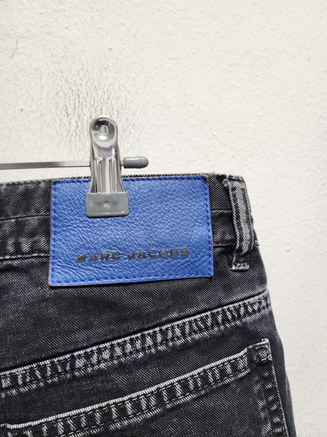 마크제이콥스 이태리 뉴클래식 블랙진 상품이미지4