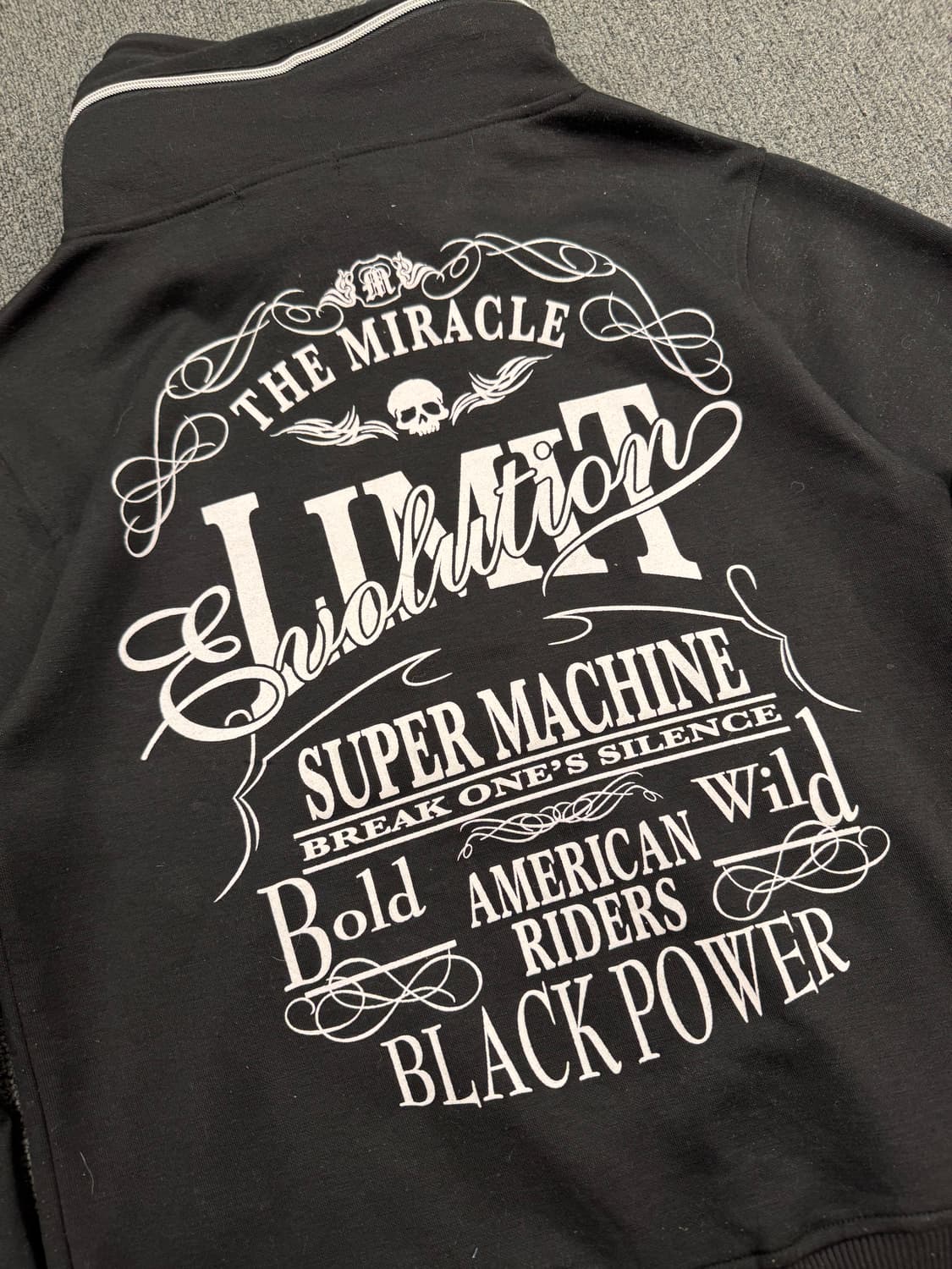 LL)Japanese vintage Y2K 스컬 프린팅 집업 자켓 상품이미지5