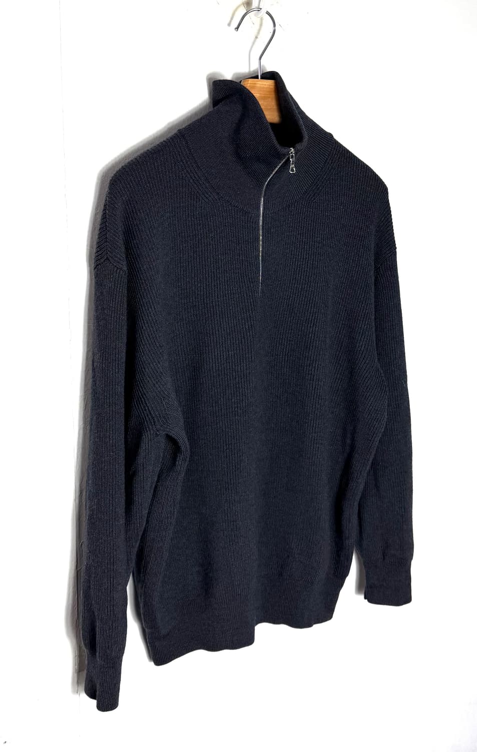 어나더오피스 어나더오피스니트 하프집업니트 어나더오피스볼륨 상품이미지1