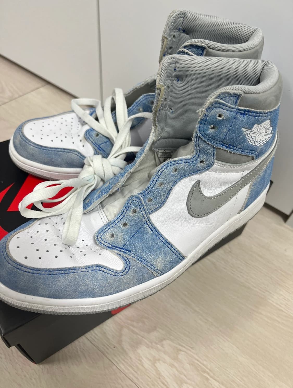 조던 1 레트로 하이 OG 하이퍼 로얄 275 상품이미지2