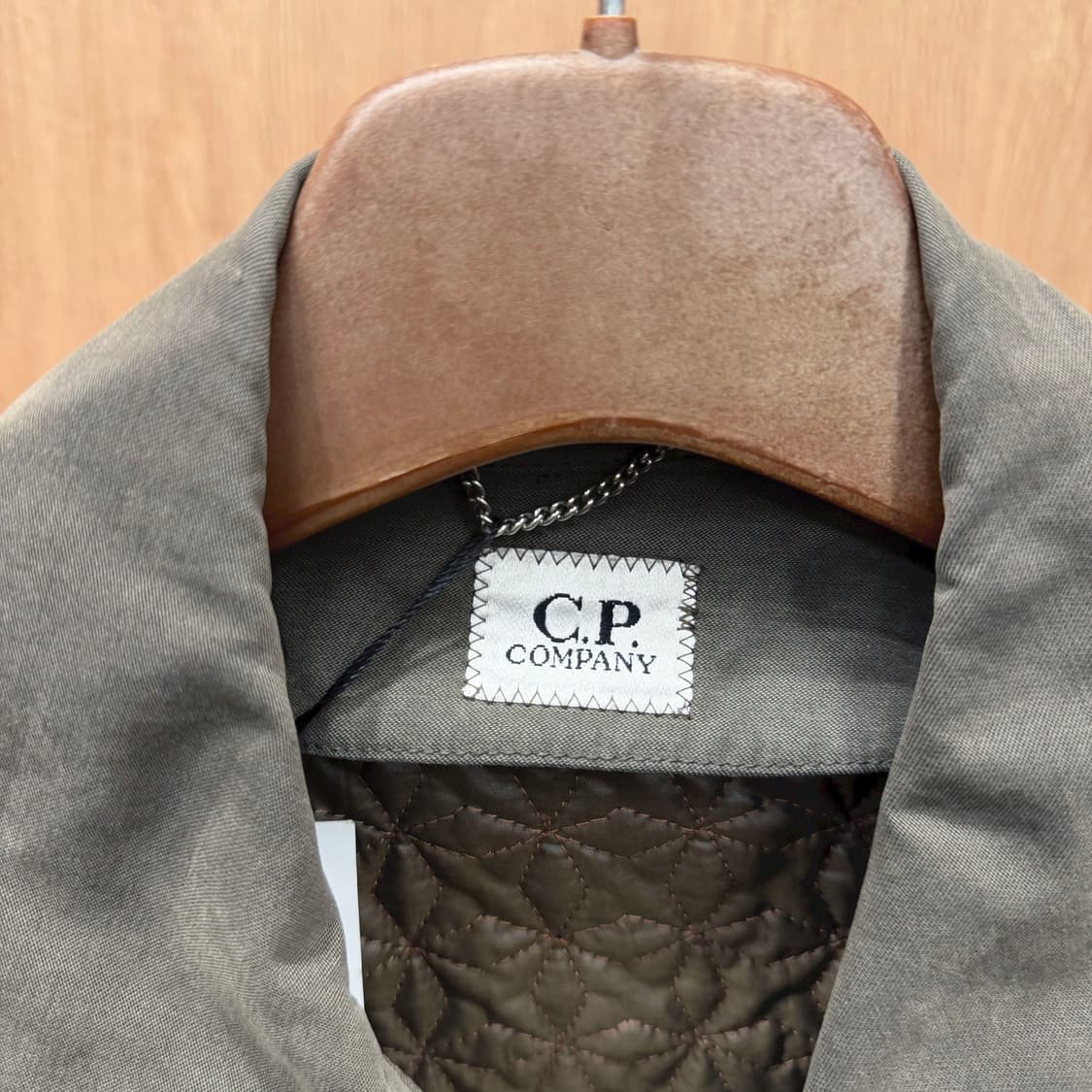 C.P. 컴퍼니 싱글 브레스티드 코트 퀄팅 안감 플랩 포켓 디테일 브라운 상품이미지6
