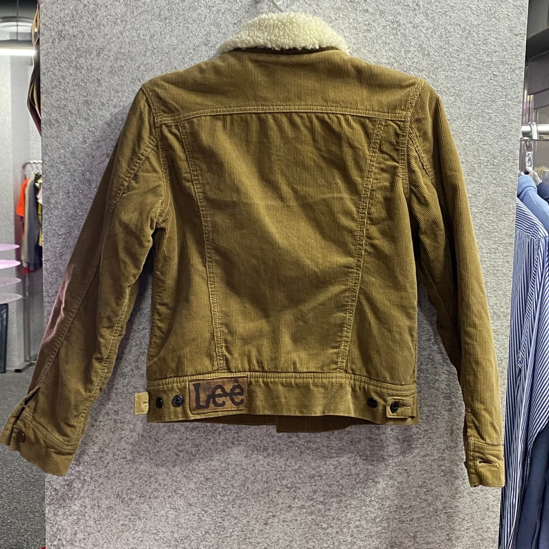 Lee 백로고 코듀로이 쉐르파 베이지 자켓 B4049 상품이미지4