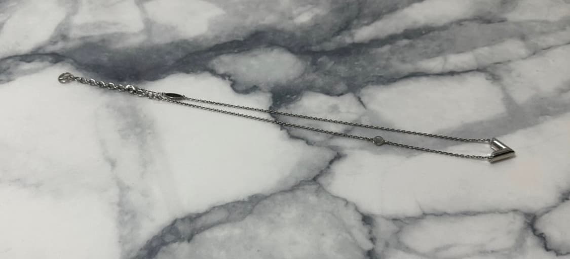 루이비통 (Louis Vuitton) 에센셜 V 목걸이 상품이미지2