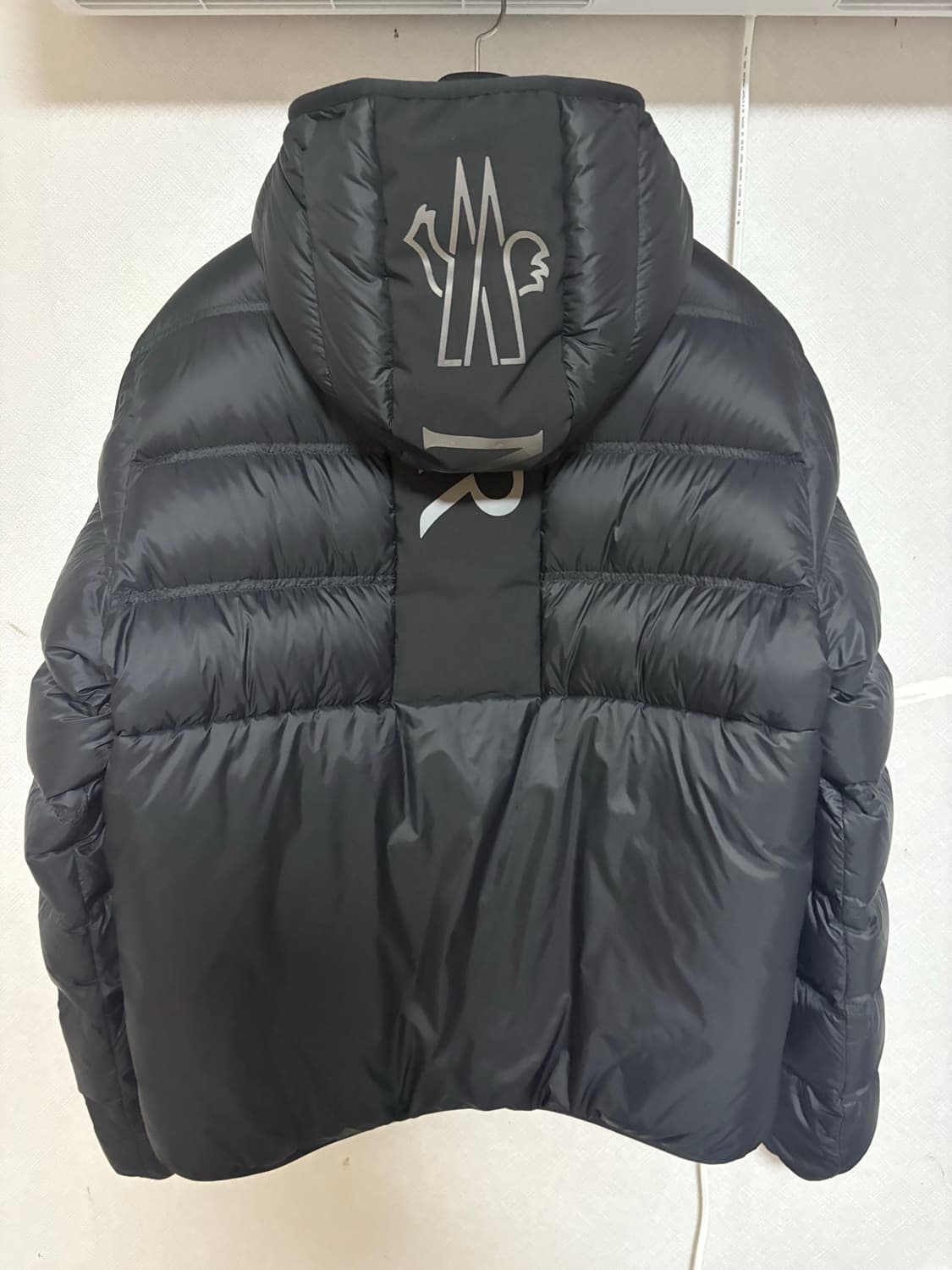 25년식 몽클레어 블랙와펜 패딩 5사이즈 상품이미지2
