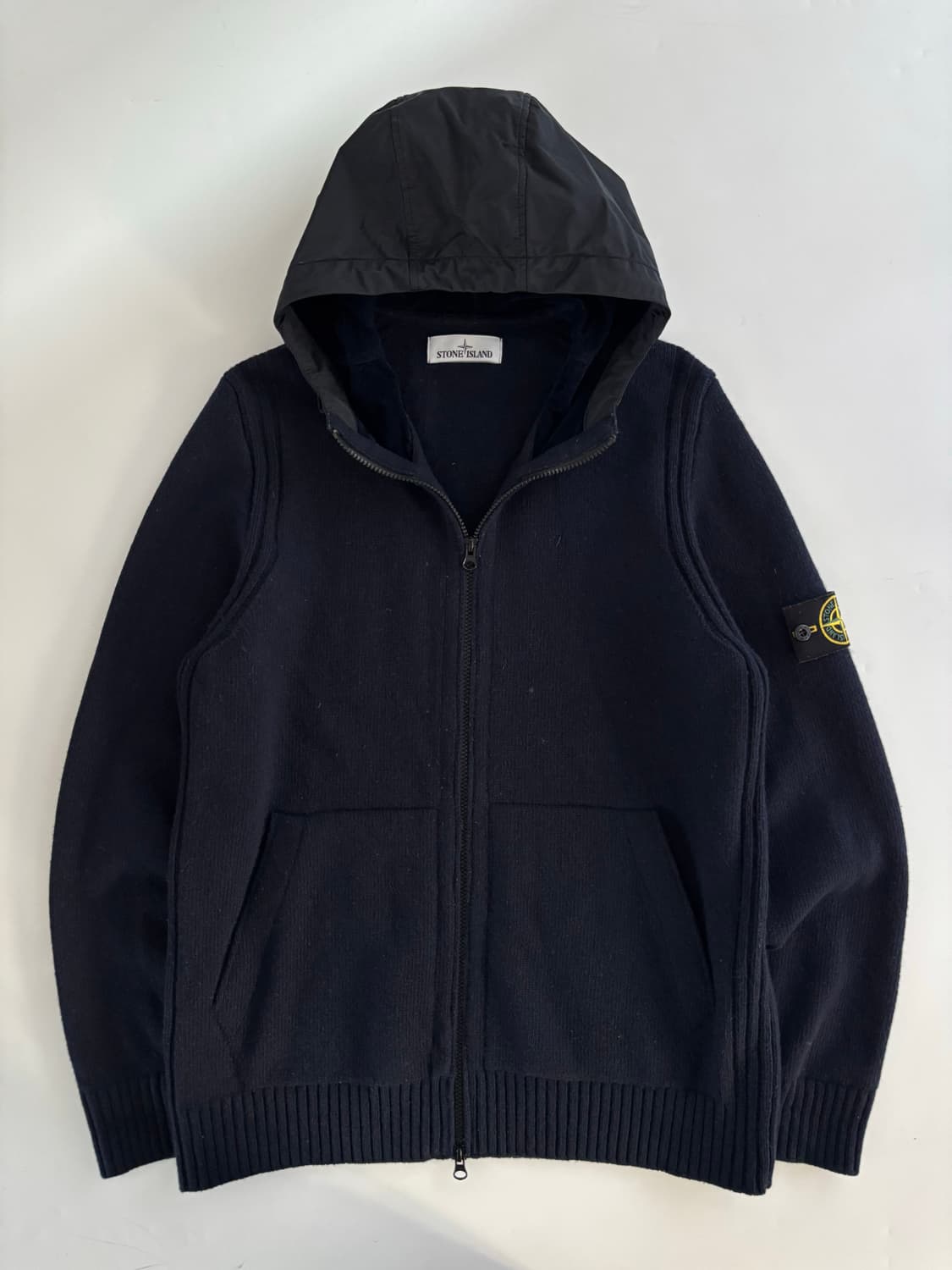 Stone-Island 스톤 아일랜드 와펜 네이비컬러 니트 후드집업 상품이미지3