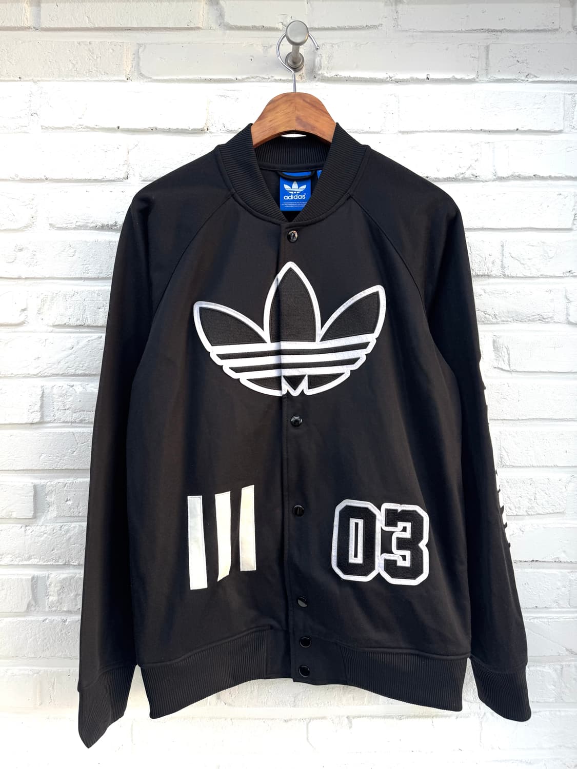 아디다스 블랙 빅로고 스타디움 자켓 상품이미지3