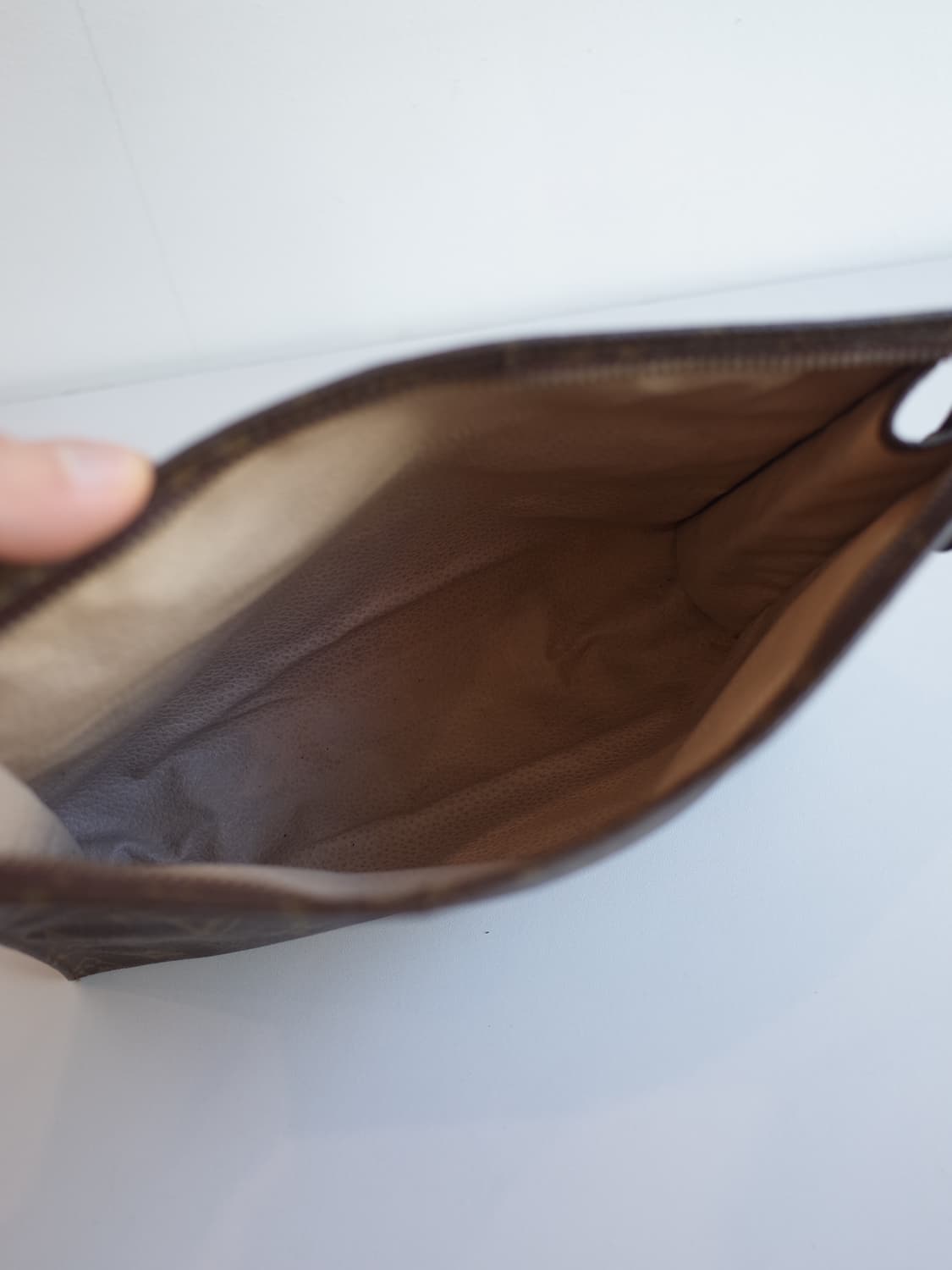 Louis vuitton 루이비통 레더 파우치백 상품이미지3