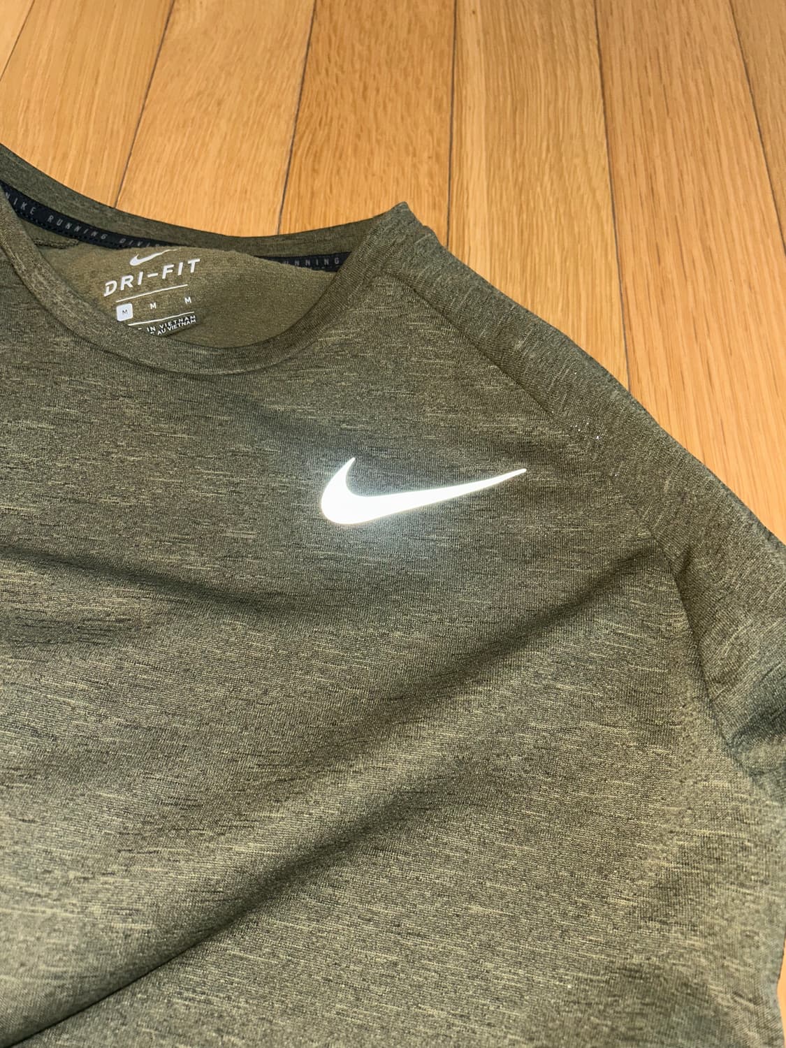 희귀템 나이키 러닝디비전 트랜스폼 탑(카키) 95 M 상품이미지5