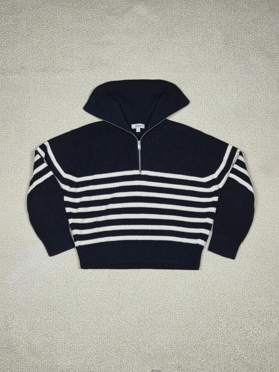 [코스] 니티드 스트라이프 하프 집업 점퍼 | 00261 상품이미지1