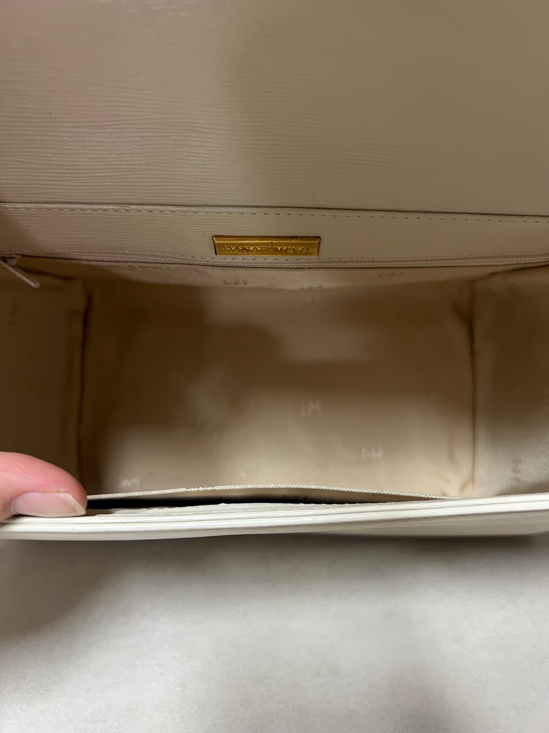 하나에모리 아이보리 소가죽 핸들 숄더 크로스백 상품이미지4