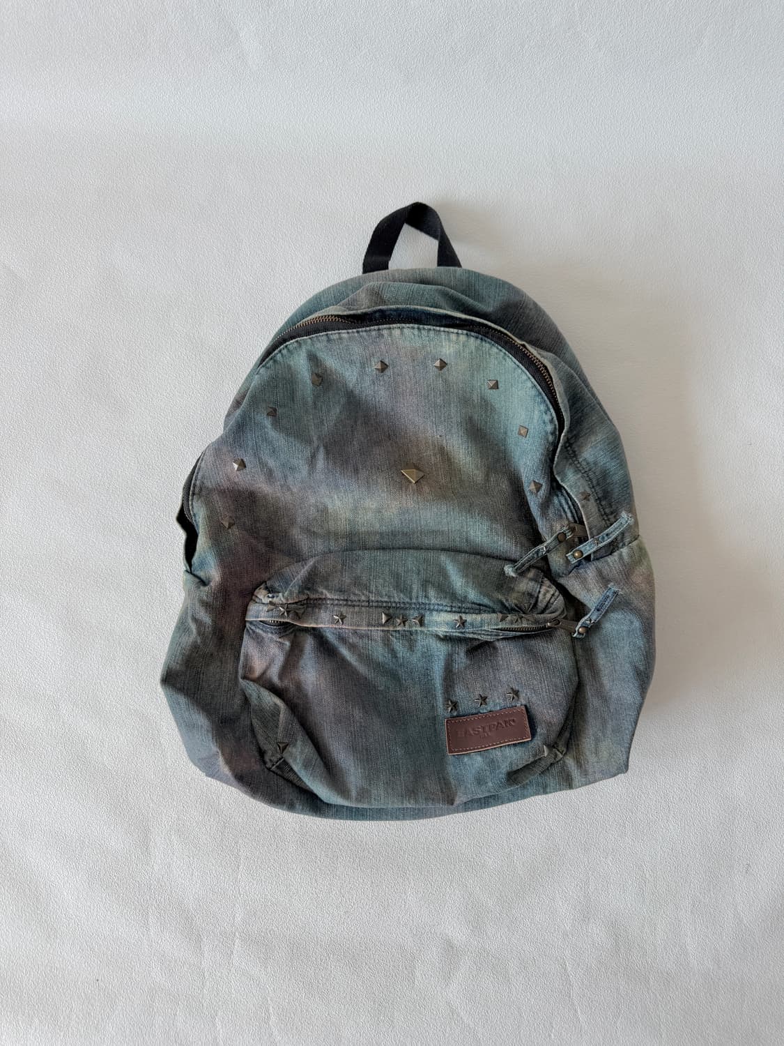 이스트팩(EASTPAK) 데님 백팩 상품이미지1