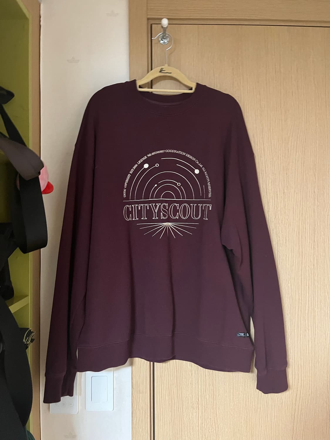 크리틱 시티 스카우트 버건디 맨투맨 상품이미지1