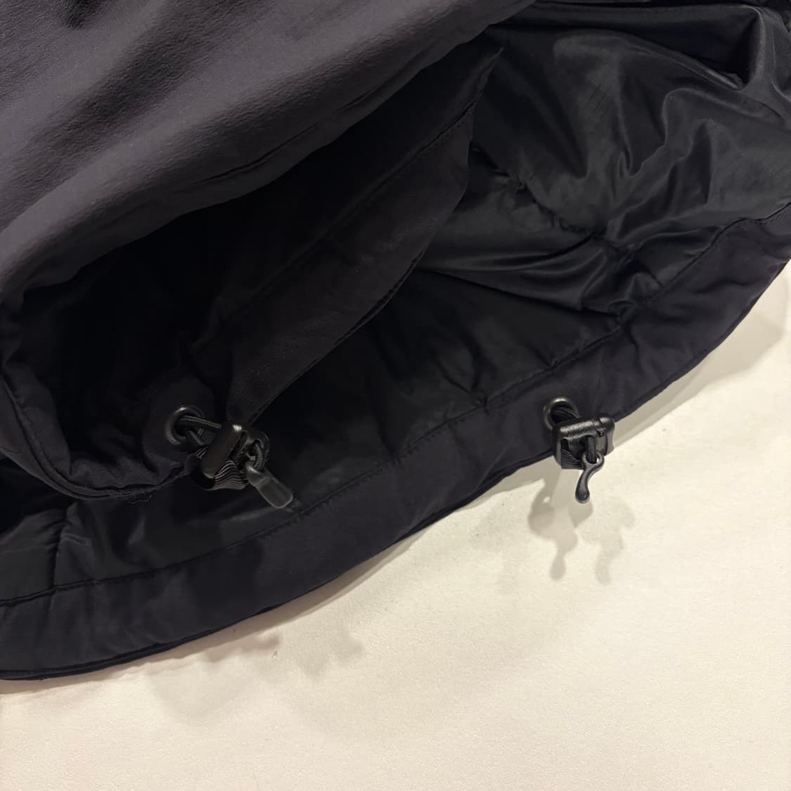 [L] 아크테릭스 아톰 AR 후드 패딩 블랙 B653 상품이미지8