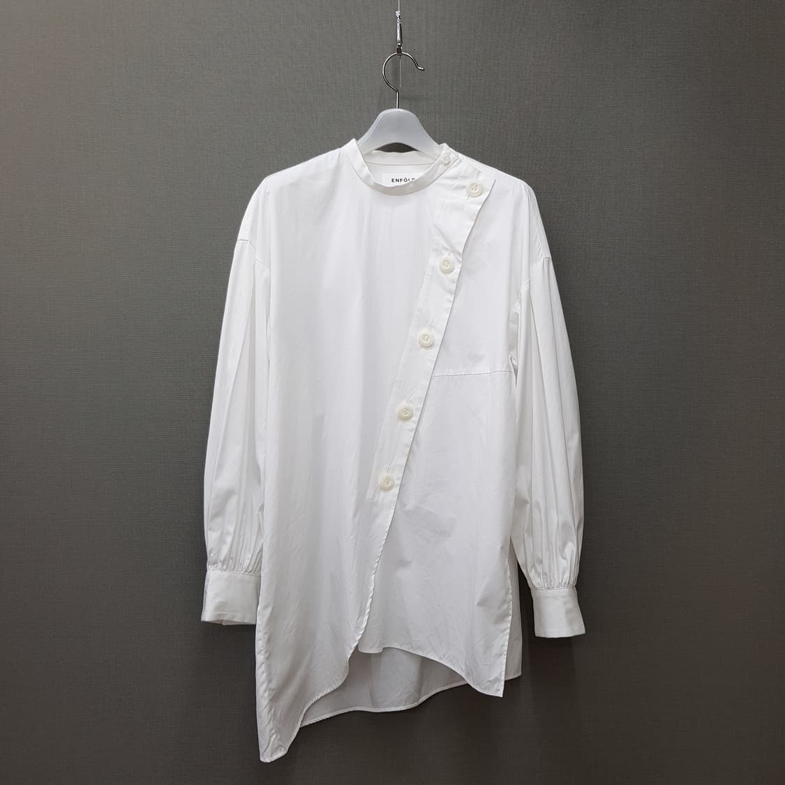 엔폴드 언발 사선버튼 오버핏 화이트 코튼 셔츠 38사이즈 상품이미지1