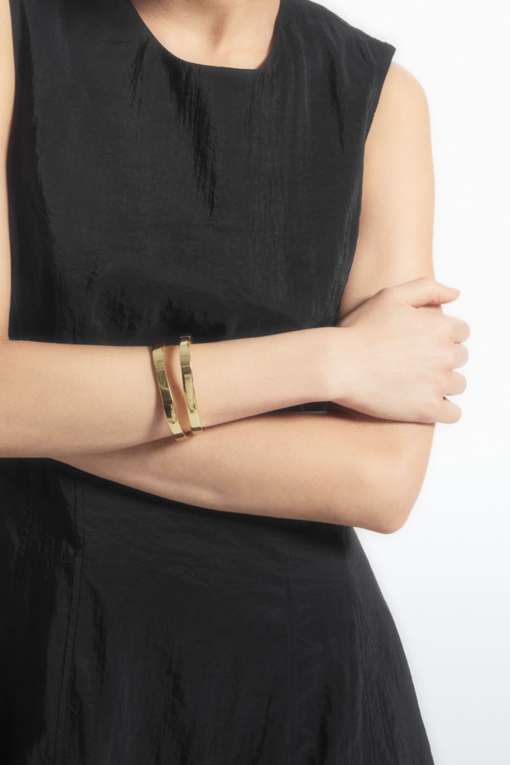 COS 슬리브리스 탑스티치 미디 드레스 블랙 상품이미지4