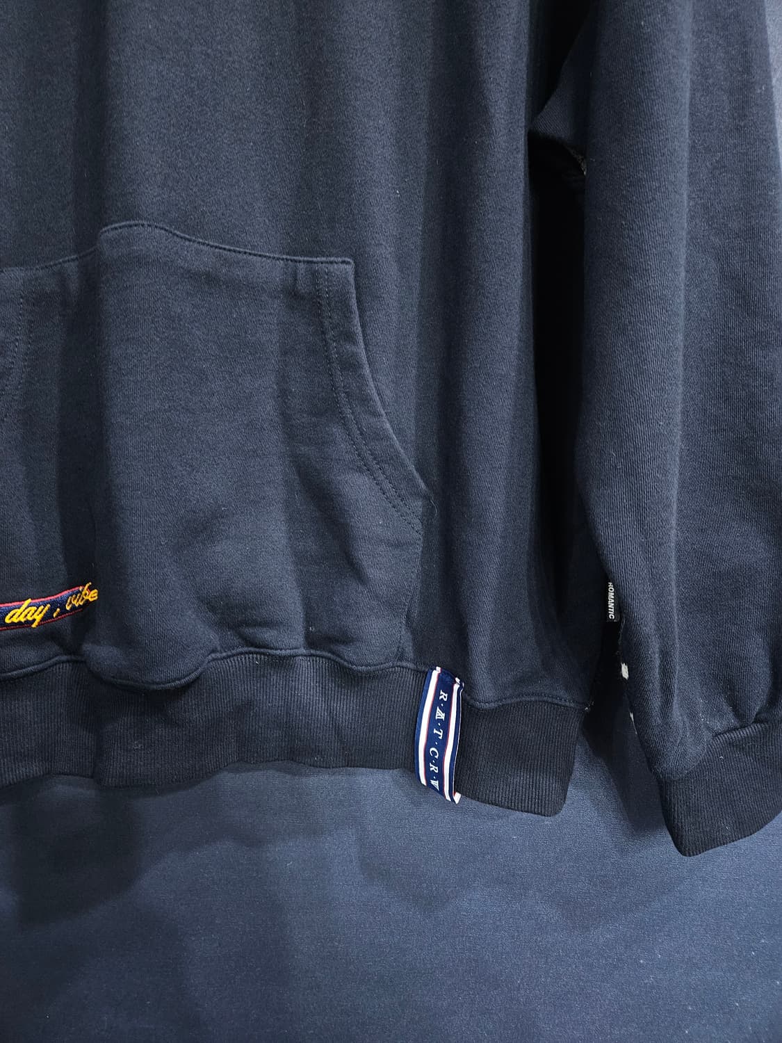 로맨틱크라운 네이비컬러 남성 오버핏 105~110 포켓 맨투맨  상품이미지7