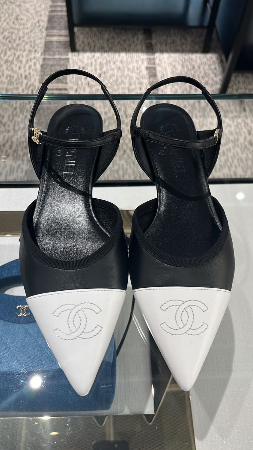 샤넬 2026 스트랩 블랙 화이트  상품이미지1