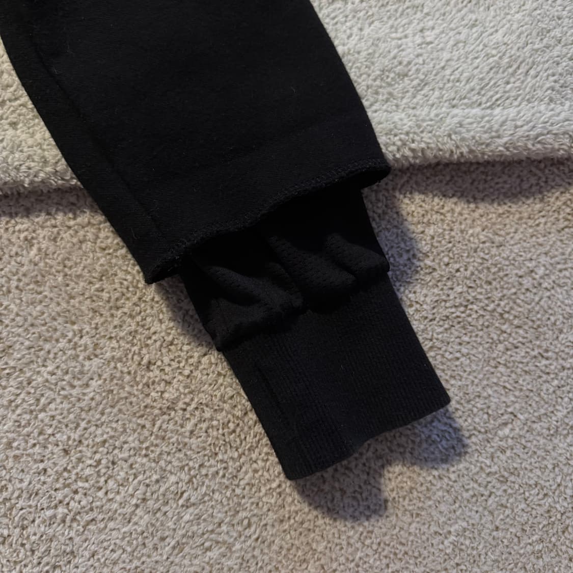 All eyes on you 레이어드 염소 맨투맨 상품이미지8