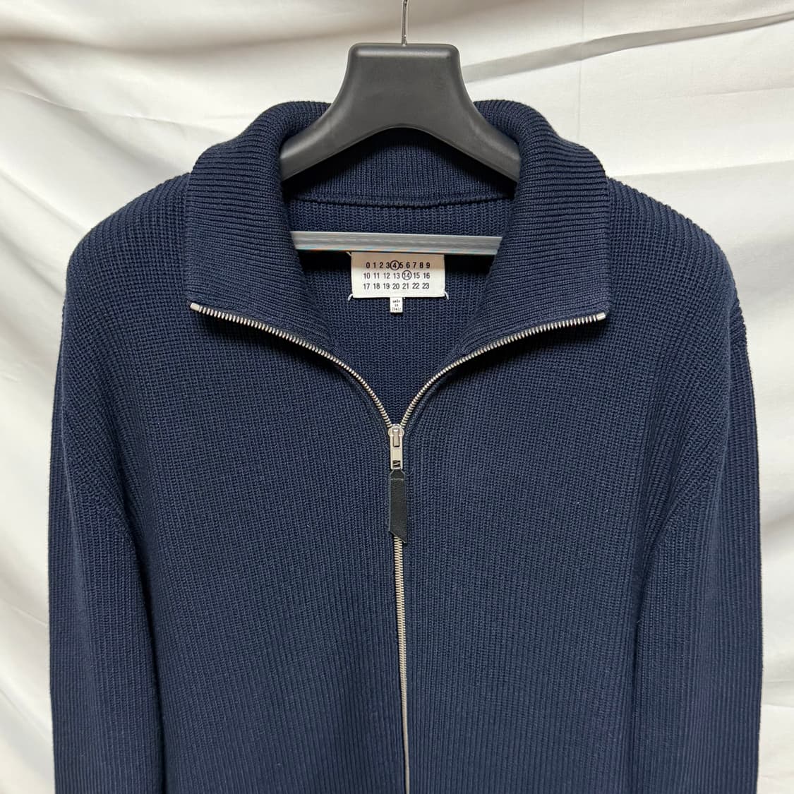 [S+급/XL] 메종 마르지엘라 백스티치 네이비 니트집업 상품이미지2