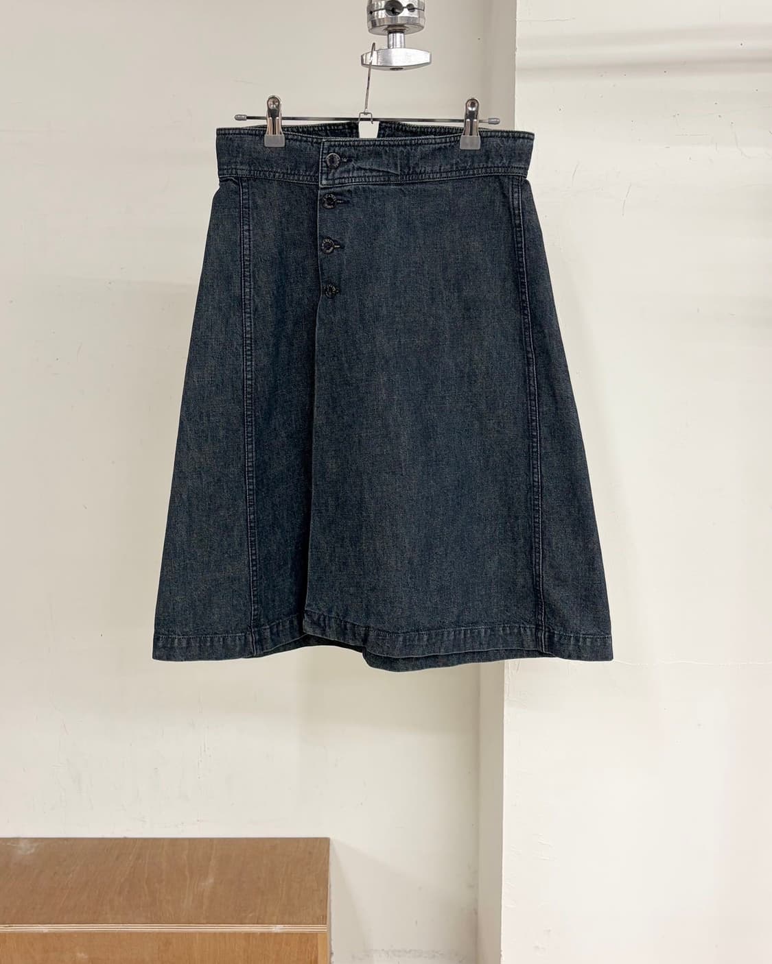 샤넬 데님 요크 플레어 실루엣 미디 스커트  상품이미지6