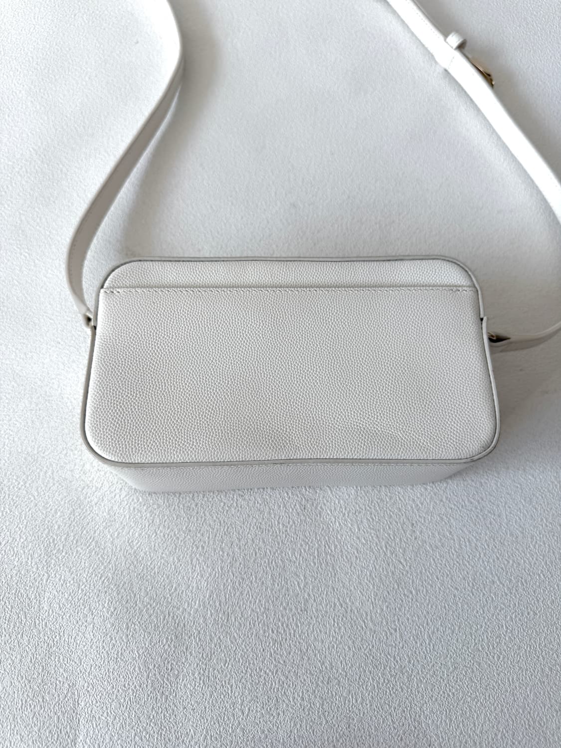 훌라(FURLA) 캐비어 레더 크로스백 상품이미지7