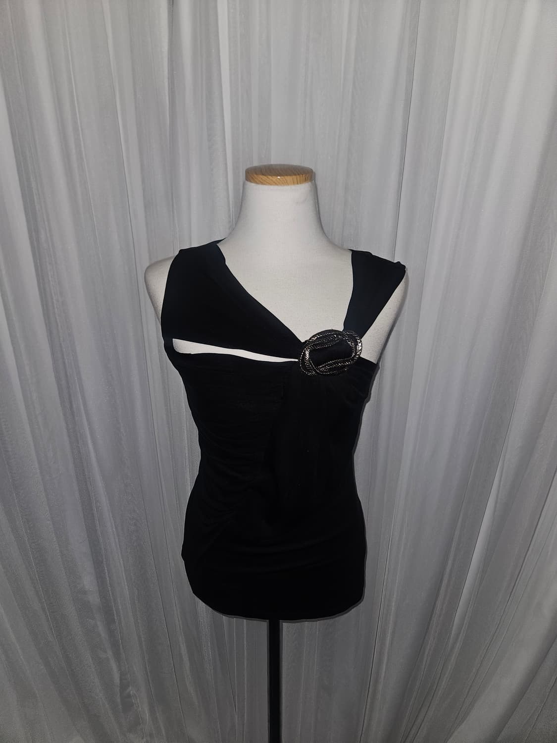 MICHAA 오네갸루🖤 고딕 블랙 시스루 브로치 슬리브리스 탑 상품이미지1