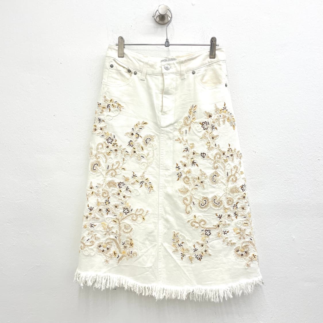 Antique floral embroidered denim skirt 상품이미지1