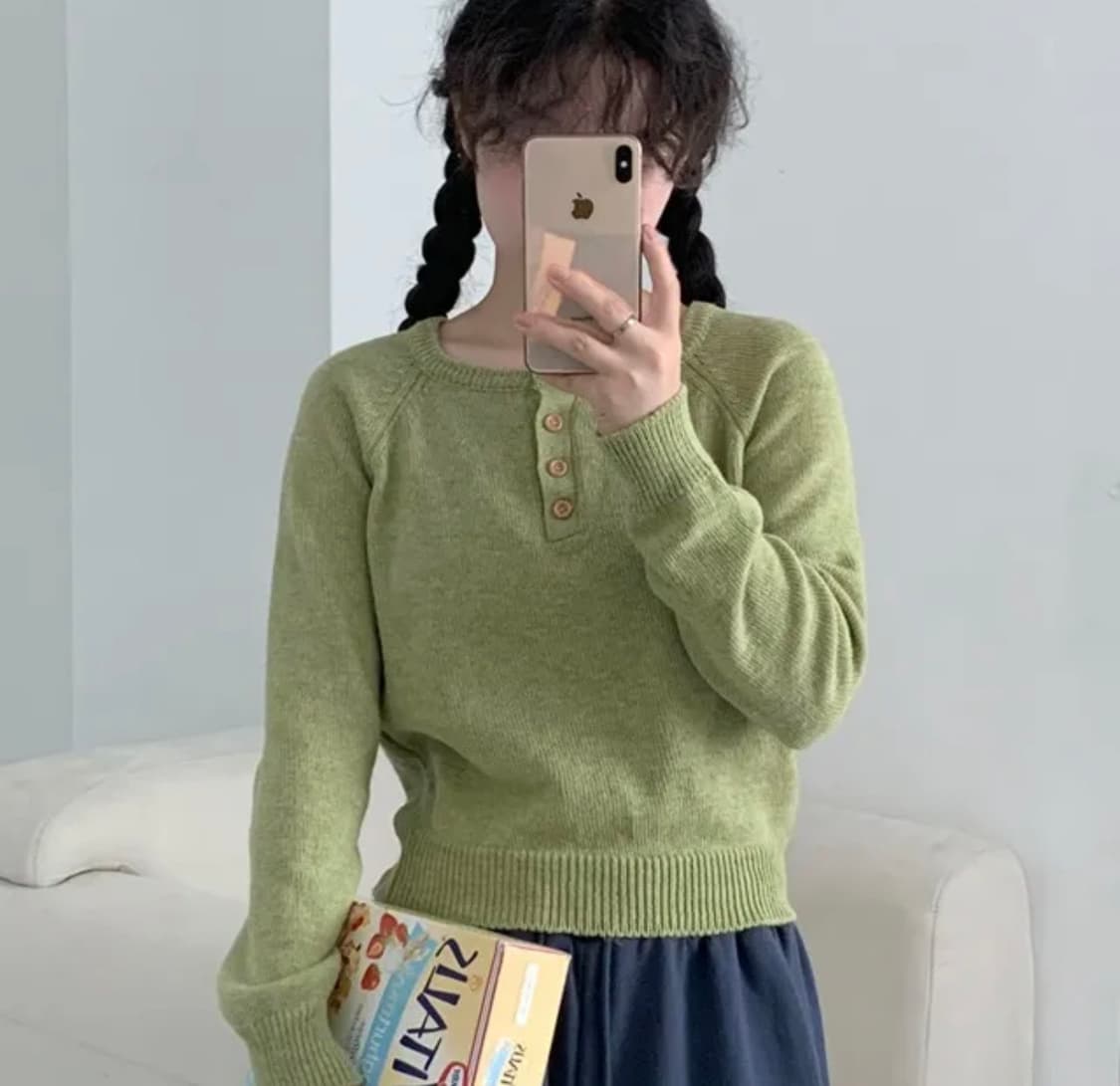 라운드넥 버튼 니트 연두색 상품이미지1