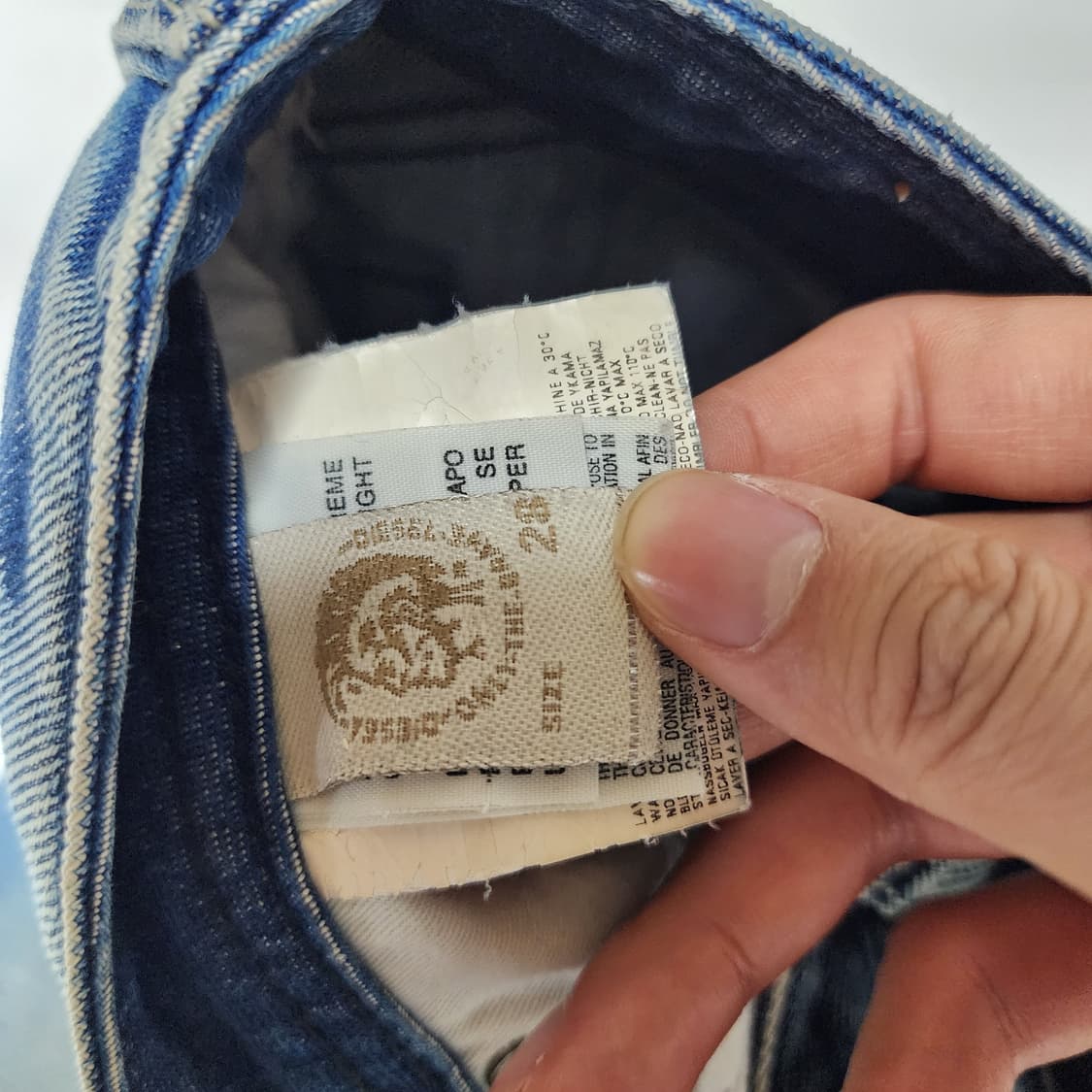 DIESEL ZATHAN 디젤 워시드 플레어 부츠컷 데님팬츠 상품이미지9