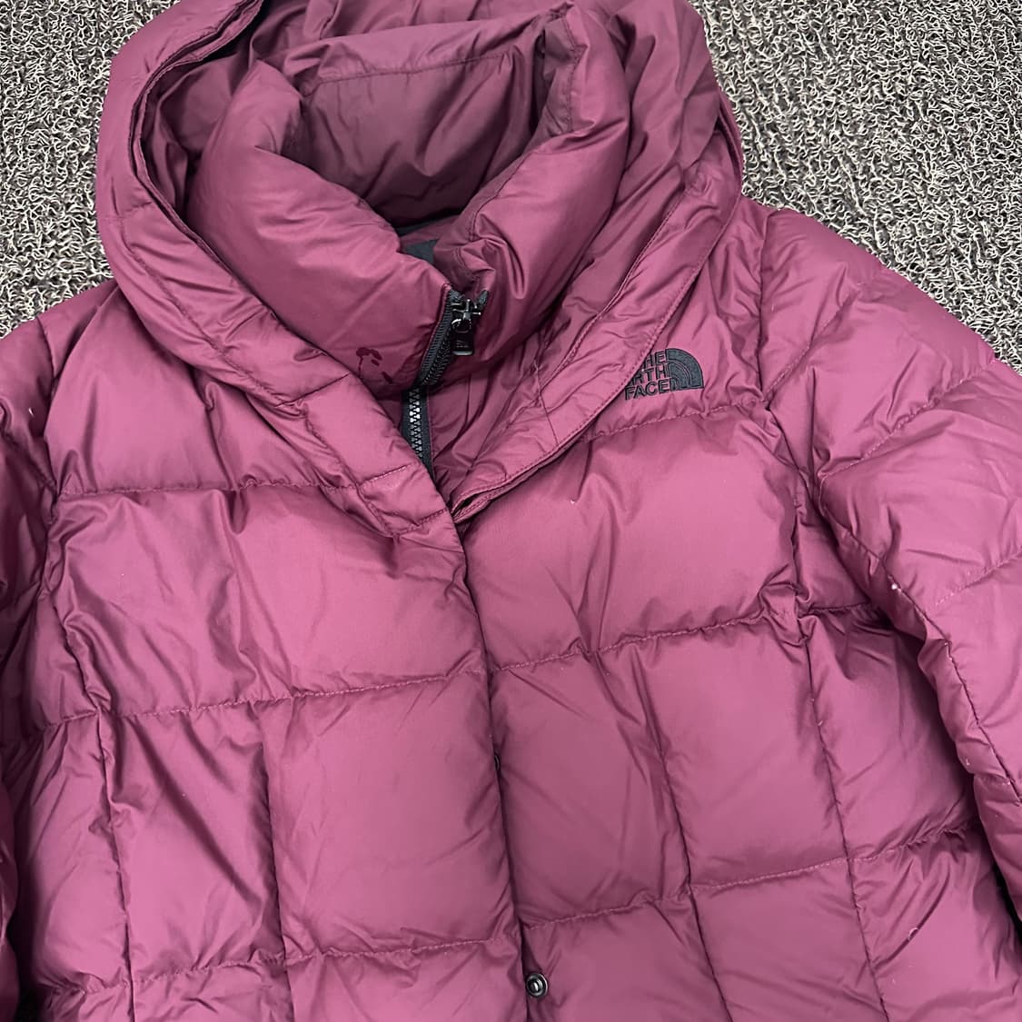 노스페이스 구스다운 여성 롱 패딩 버건디 90(M) 상품이미지3