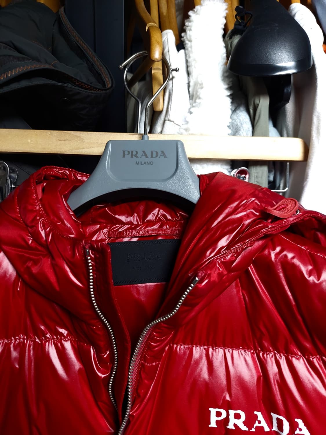 프라다 버건디 다운 패딩 조끼 m 실측100-103 백화점판 상품이미지9