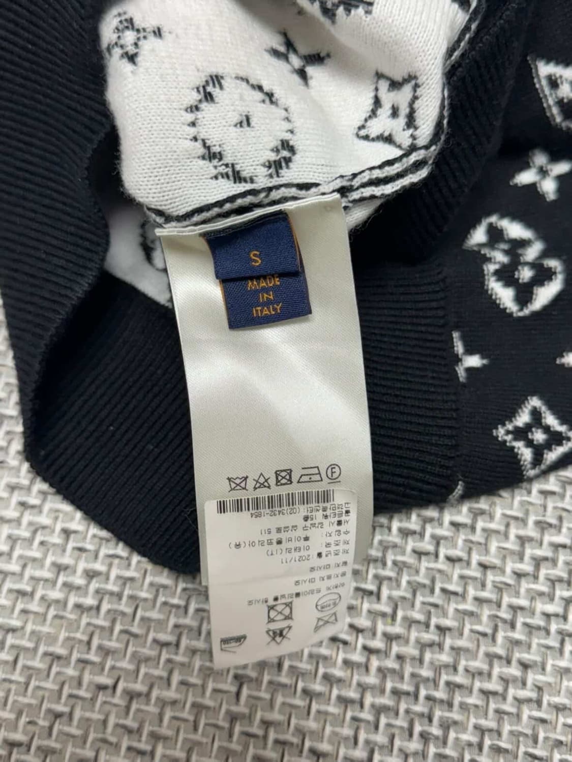 루이비통 그라디언트 모노그램 니트 상품이미지3