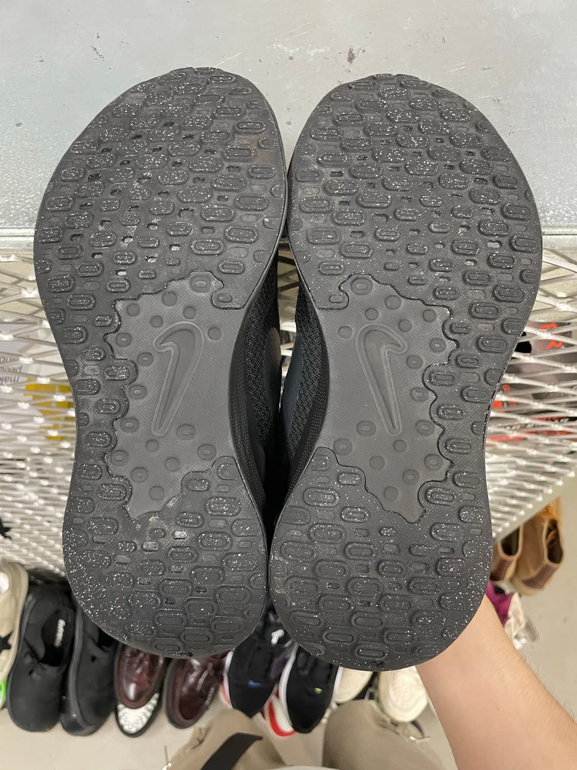 나이키 레볼루션7 블랙 오프 느와르 285 상품이미지6