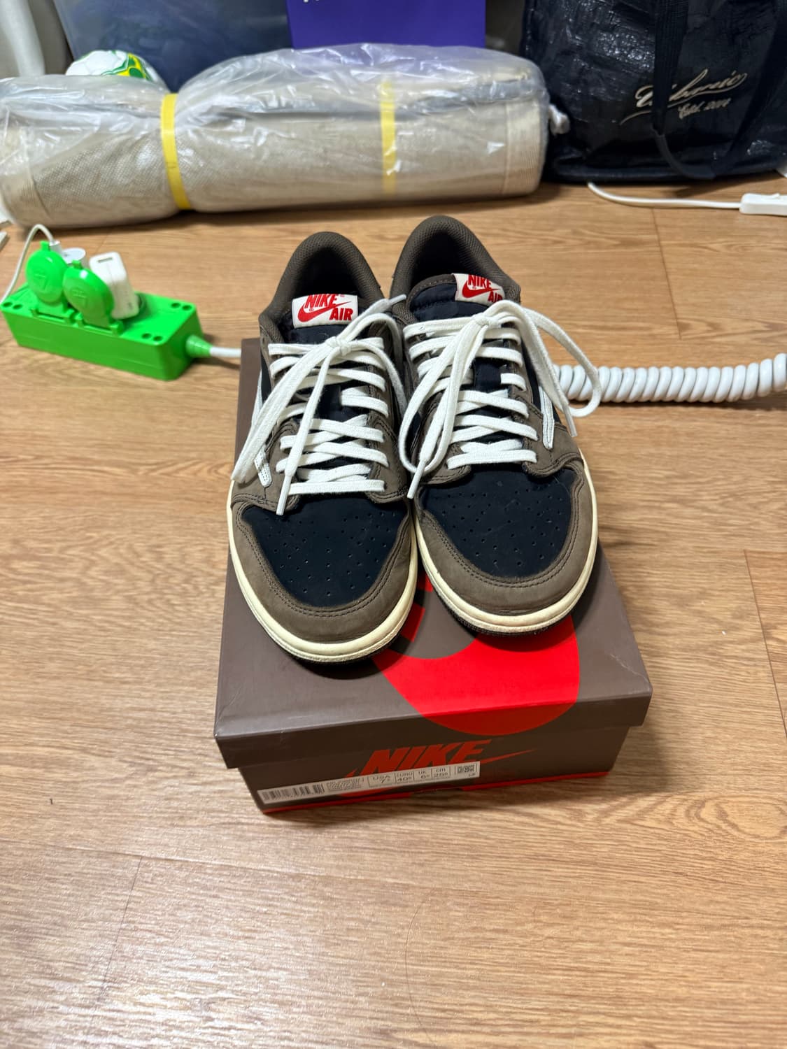 [255]조던 1 x 트래비스 스캇 레트로 로우 OG SP 모카 상품이미지1