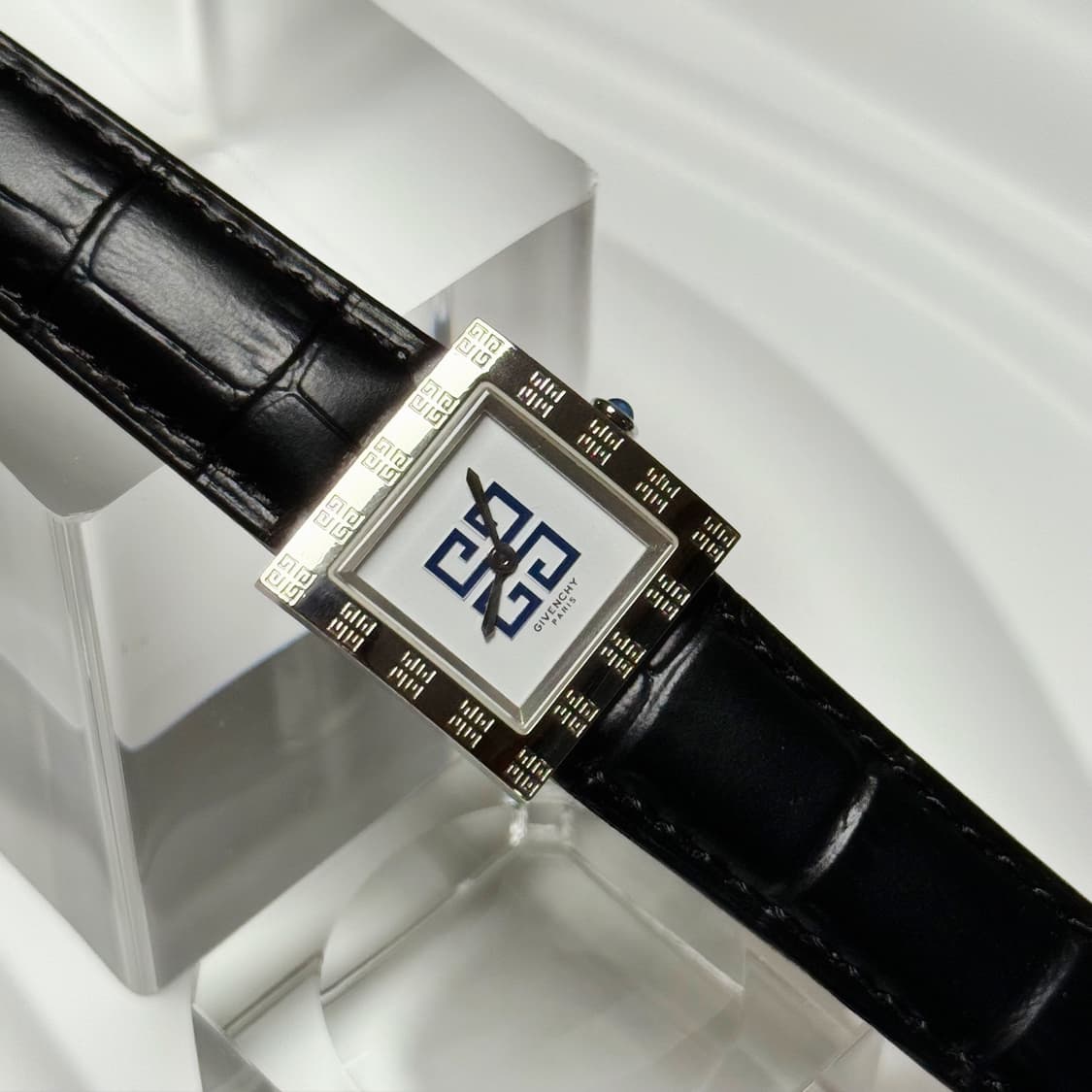 80's90's 빈티지 지방시 로고 엠보싱 스퀘어 워치 상품이미지2