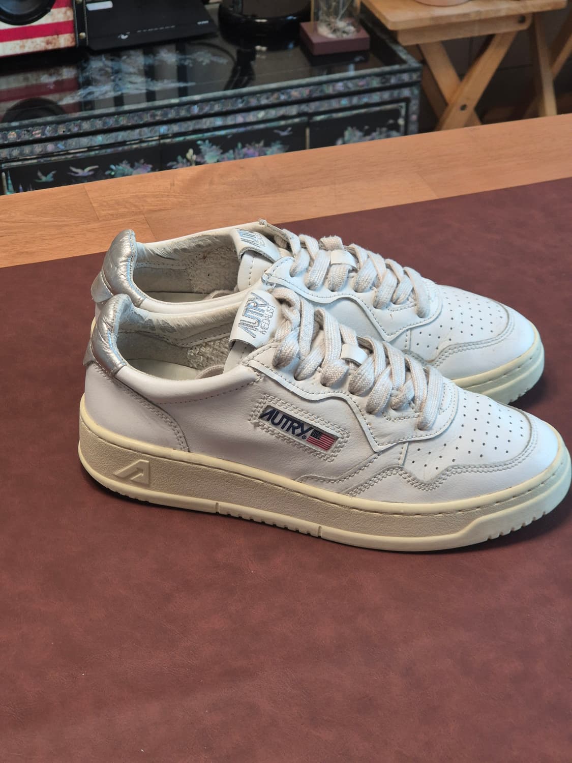 240-245(38) 오트리 메달리스트 로우 스니커  상품이미지2