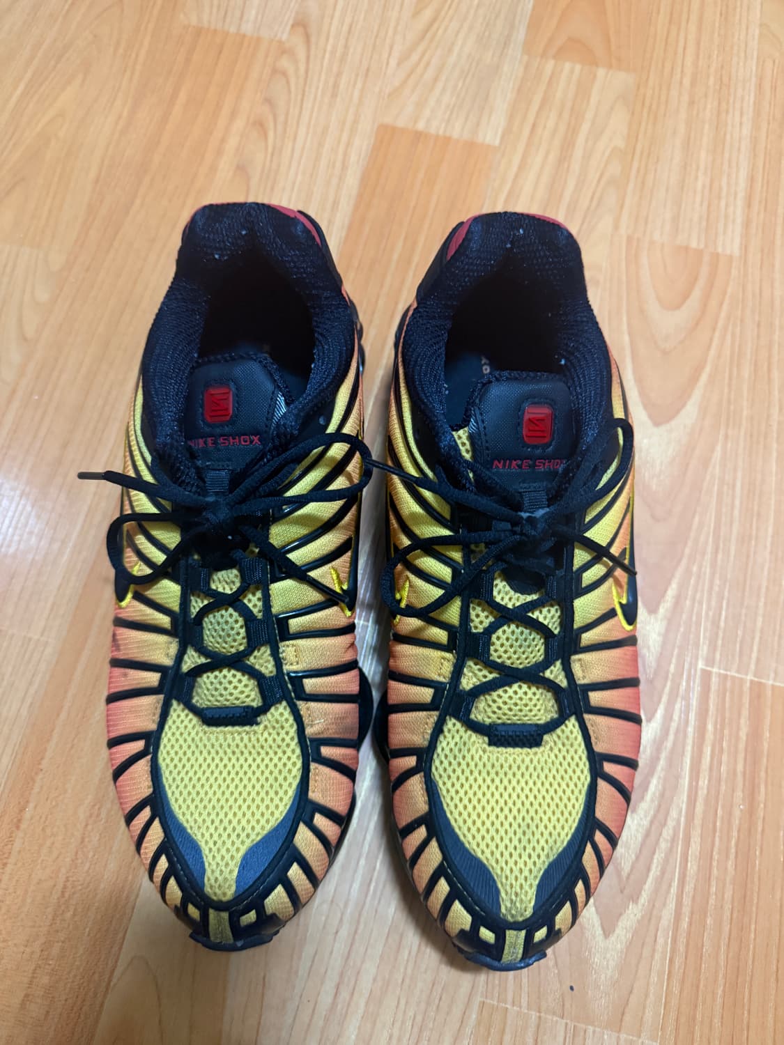 나이키 샥스 TL 선라이즈 로우탐 스니커즈 상품이미지3