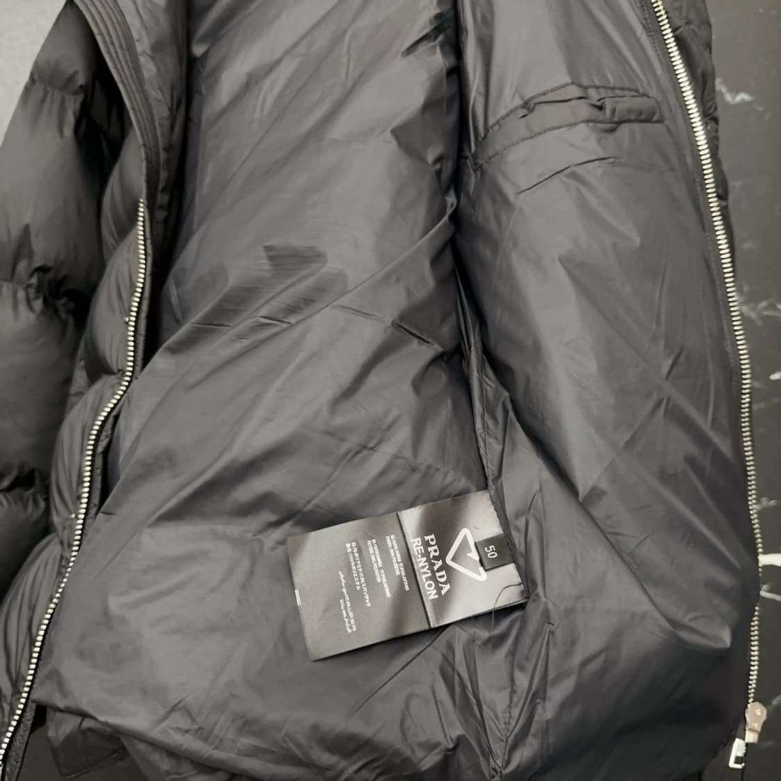 프라다 가을 겨울 신상 클래식 레드 로고 두 가지 착용법 다용도 후드 상품이미지9