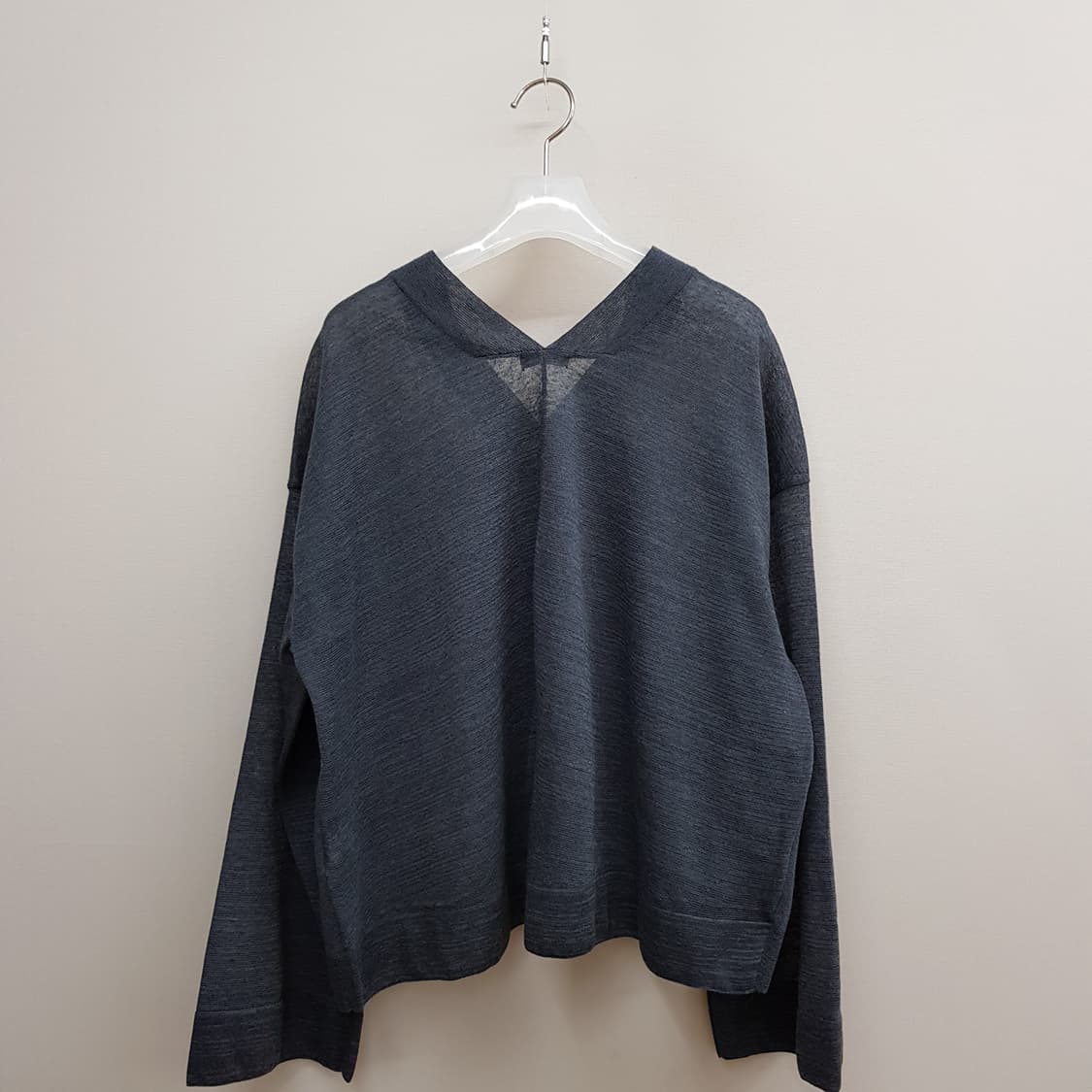 한섬 시스템 2023 레터링 브이넥 루즈핏 니트 F사이즈 상품이미지4