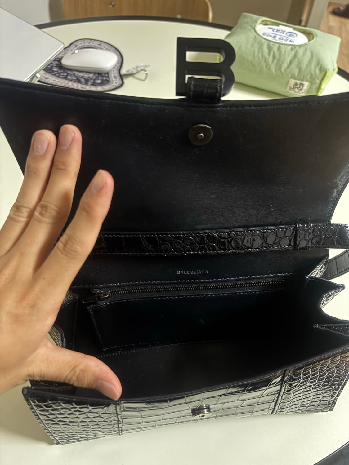 발렌시아가 아워글래스백 블랙 크로커다일 상품이미지5