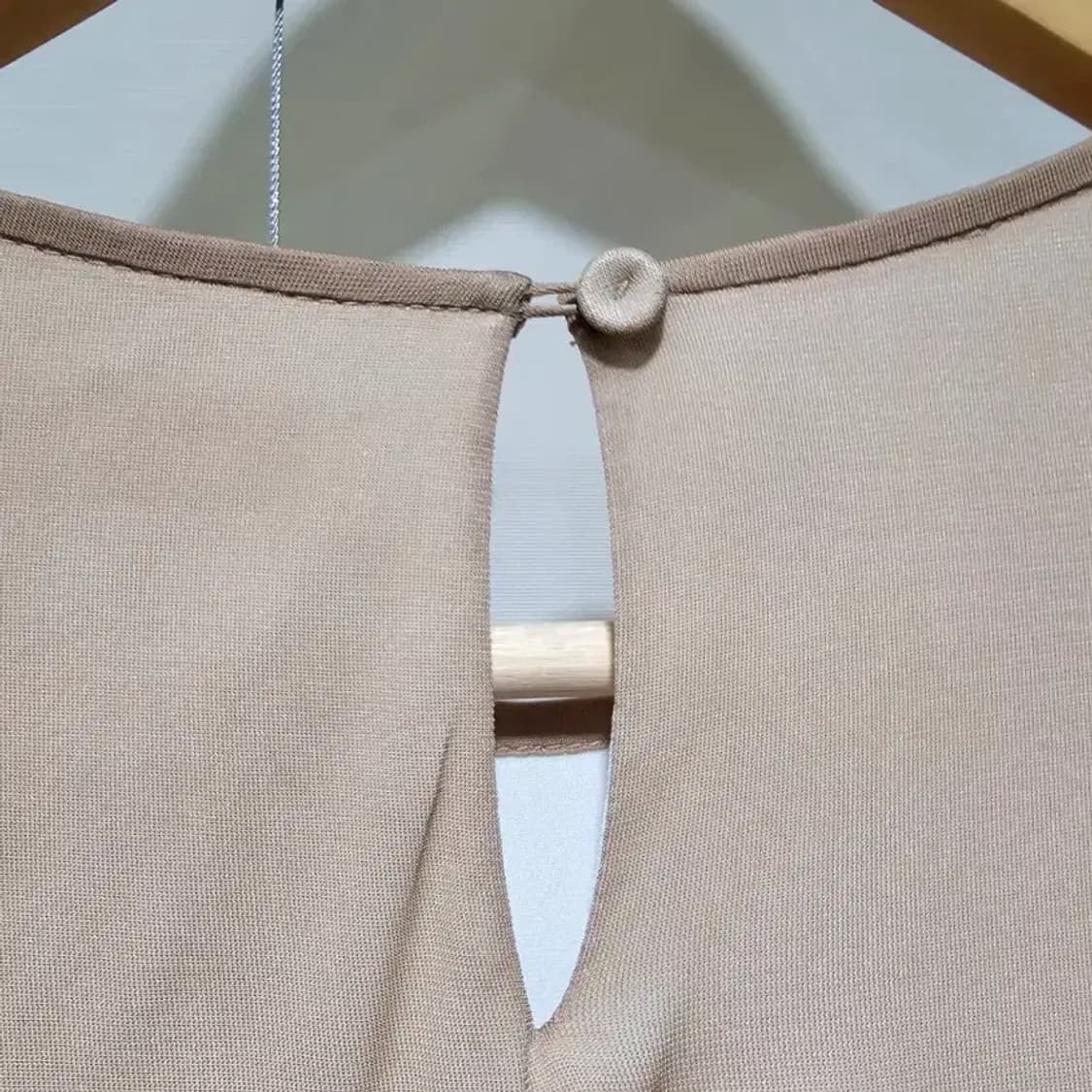 르베이지 배색 슬리브리스 롱 블라우스 ~66 상품이미지4