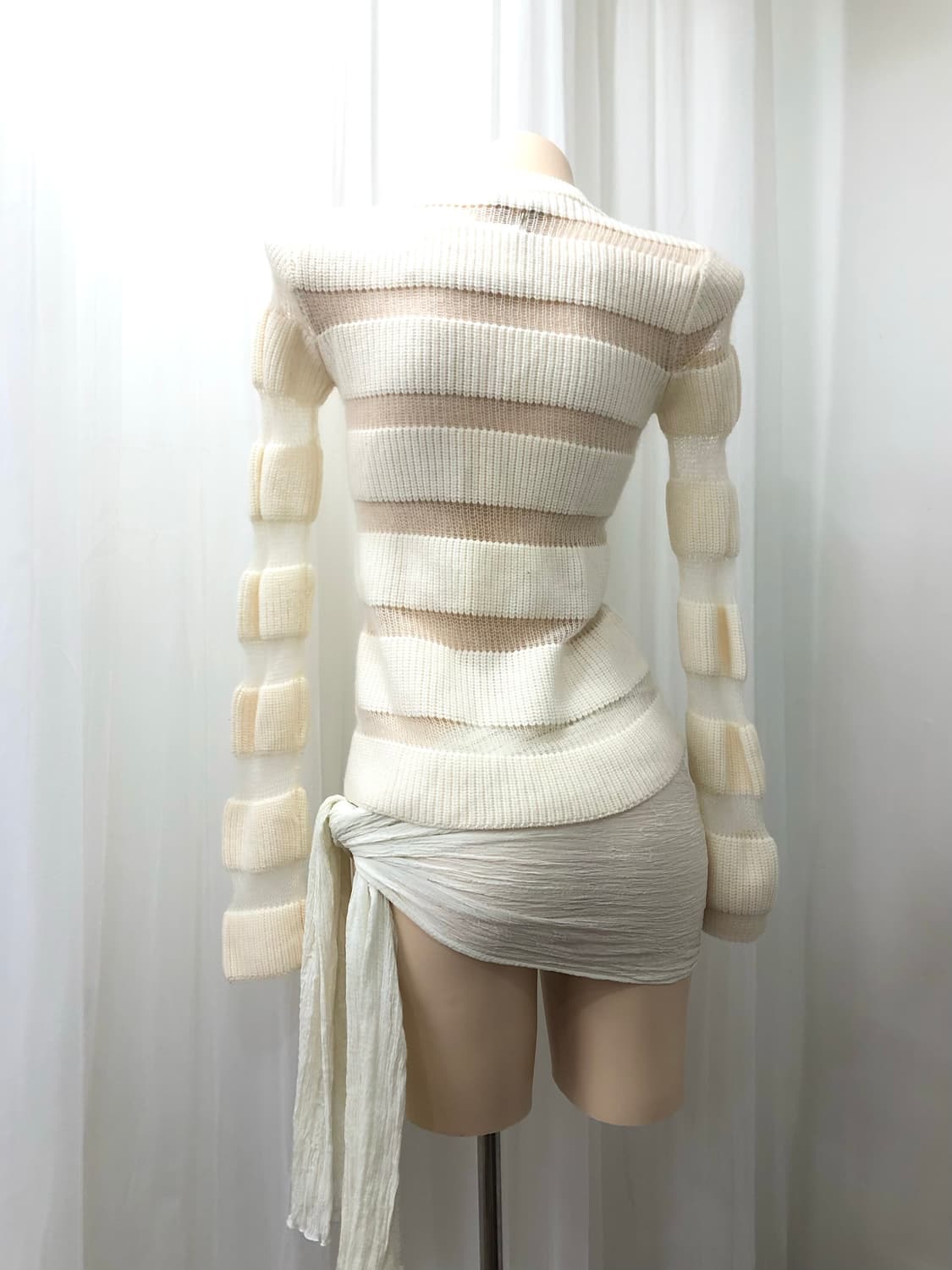 beige sheer gold button knit 상품이미지2