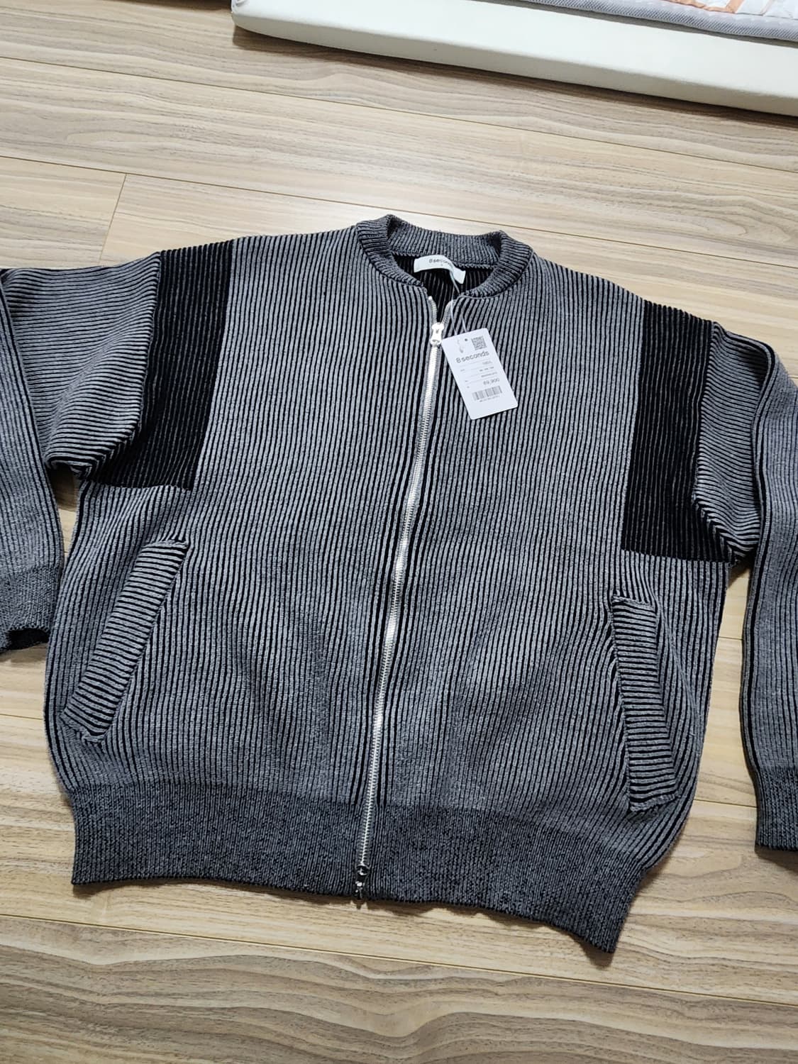 에잇세컨즈레터링니트집업가디건그레이L 상품이미지1