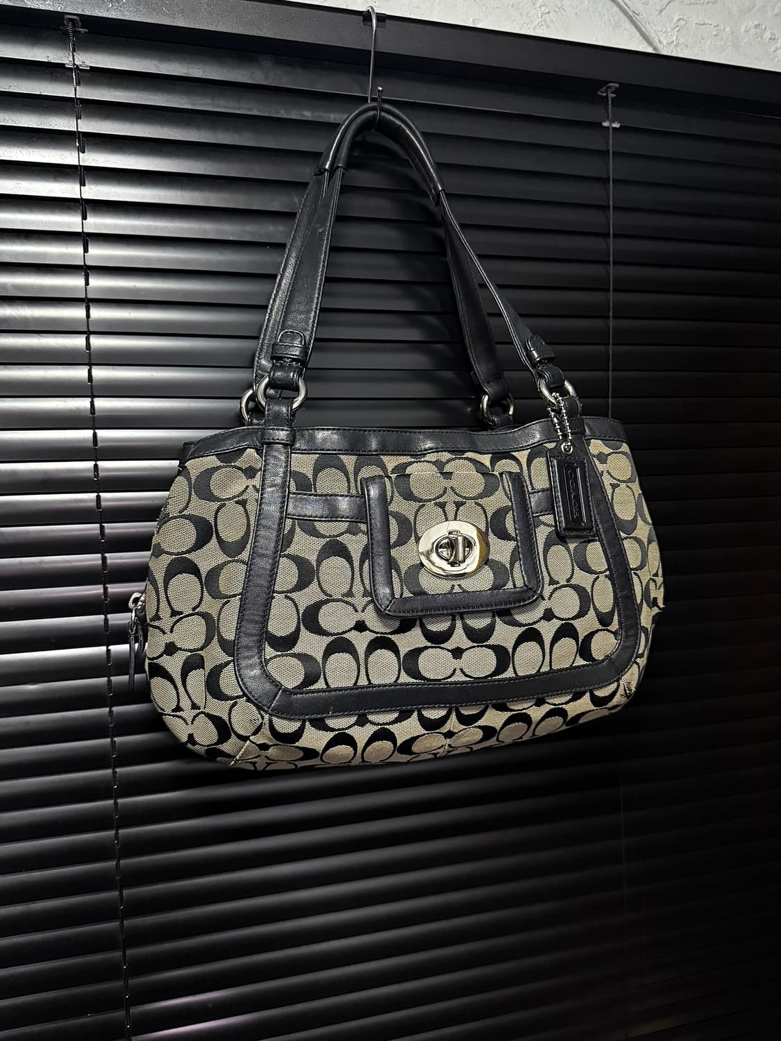 코치 로고 컨버스 가죽 소재 시그니처 블랙 버클 링 고스 펑크 락시크 상품이미지4