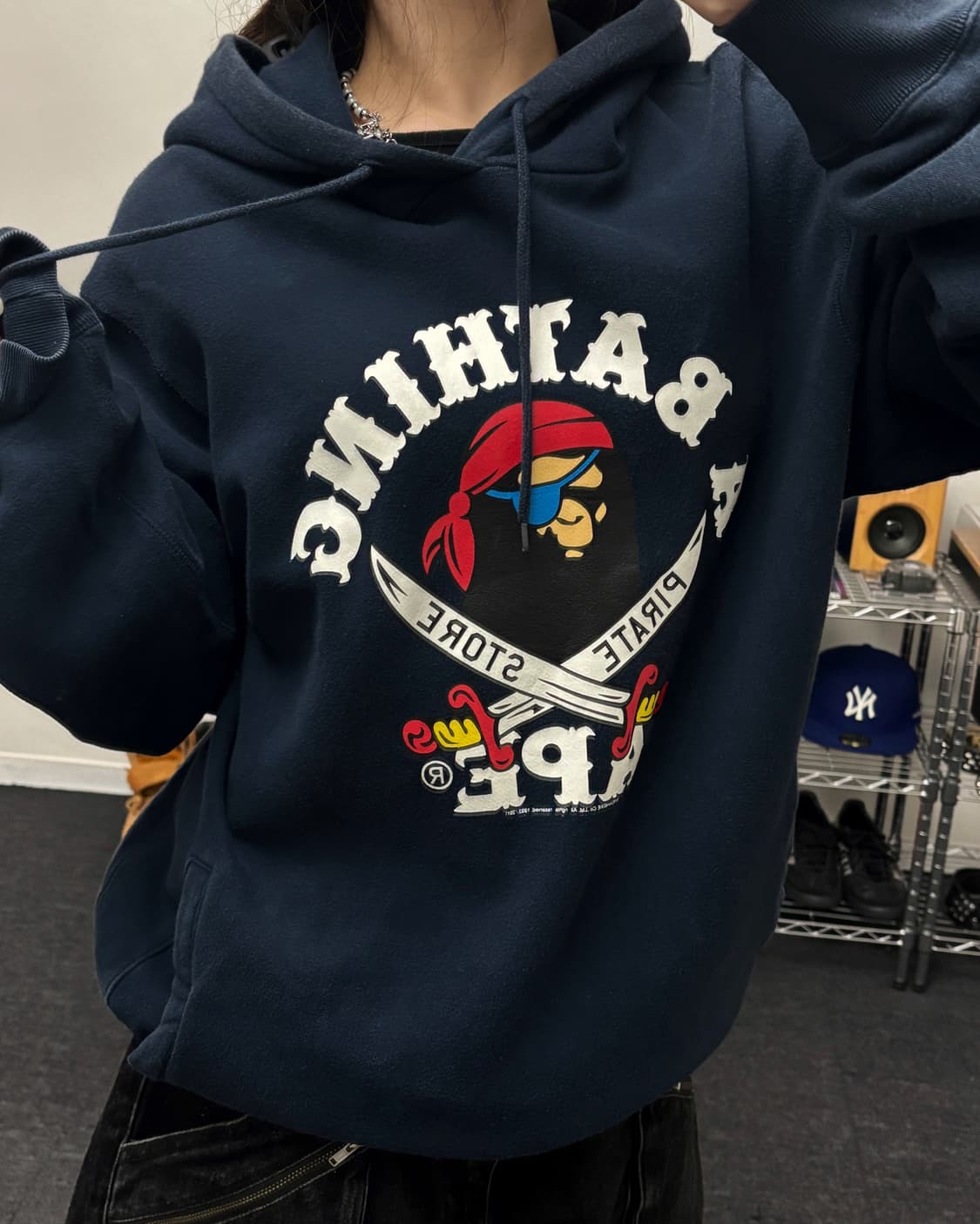 베이프 PIRATES 해적 컬리지 로고 네이비 후드티 상품이미지3