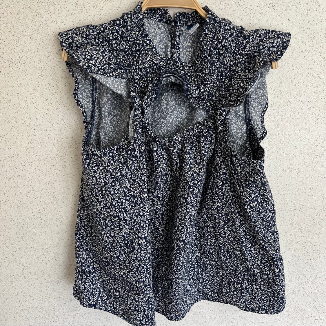 Oldnavy 플라워 패턴 슬리브리스 블라우스 상품이미지1