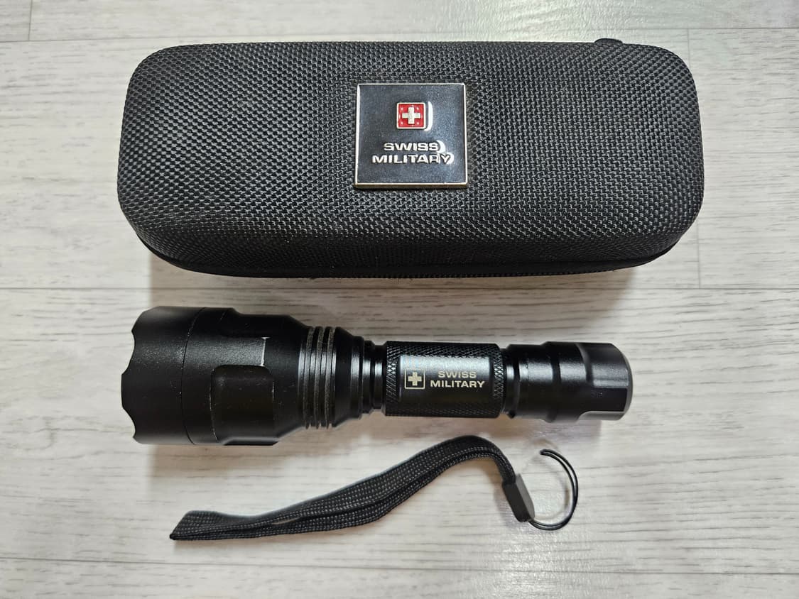 스위스밀리터리 후레쉬 900루멘 상품이미지1